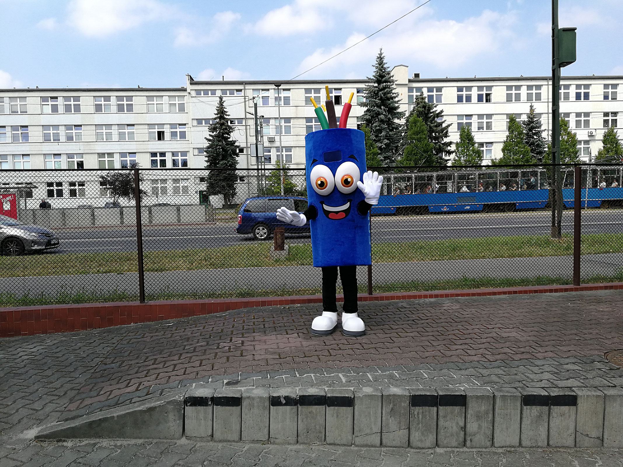 A imię jego… Leon kostium reklamowy Elabika. Kabel